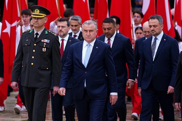 Anıtkabir'de Tören! 81 İlden Gençler Ve Milli Sporcular Geldi